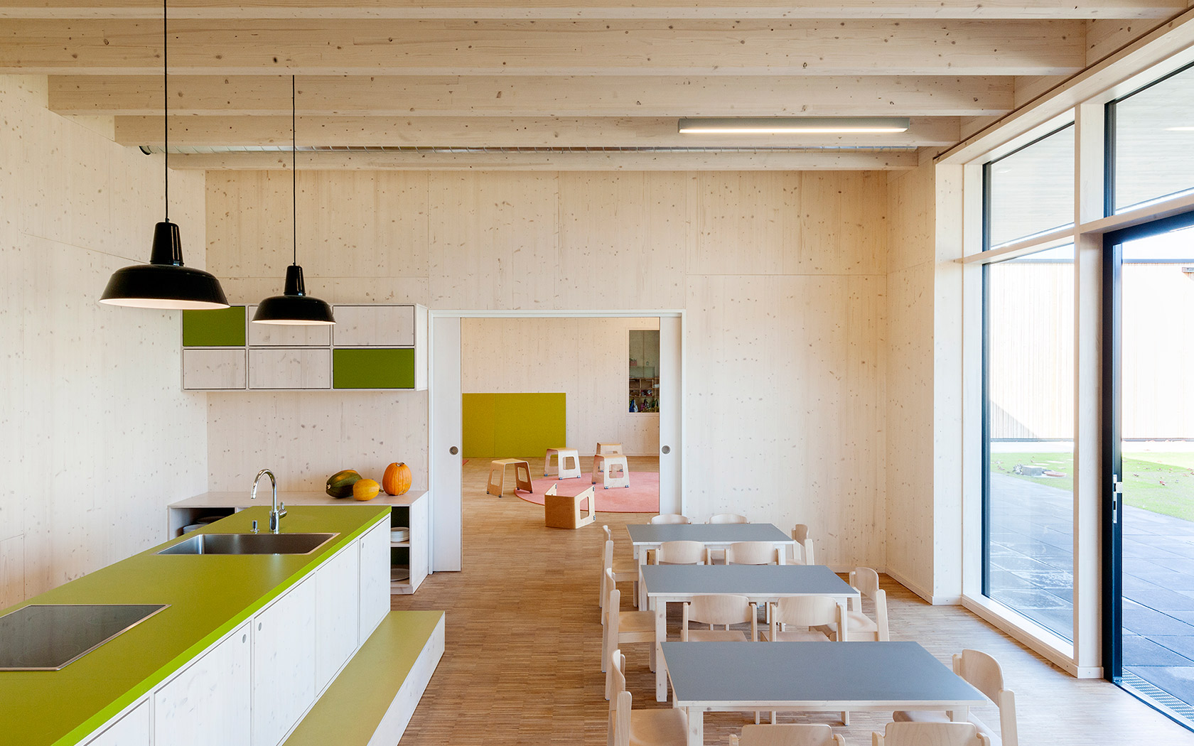 16-KiGa-Kueche-Montessori-by-studio-lot.jpg